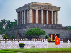 “Thấy ngoài và trong tháng 8/2025”: Bản hòa ca lịch sử và khát vọng