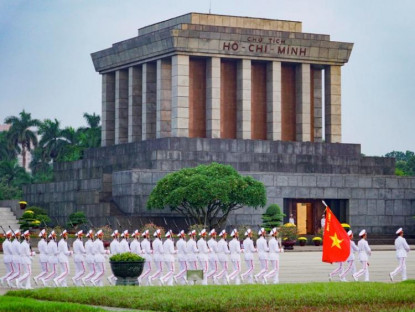 Văn thơ - “Thấy ngoài và trong tháng 8/2025”: Bản hòa ca lịch sử và khát vọng