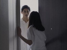 Ly hôn 8 năm, tôi ghé thăm nhà vợ cũ lúc đi công tác rồi sững sờ khi cánh cửa mở ra