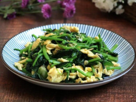 Trứng đem nấu với loại rau bán đầy chợ nhưng vitamin K gấp 60 lần trứng vịt, được món ăn với cơm đậm đà, ngon miệng giá lại rẻ