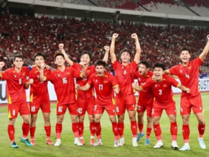 Thể thao - HLV Kim Sang Sik vui vì có sao Việt Kiều, U23 Việt Nam mơ &quot;bay cao&quot; ở giải châu Á