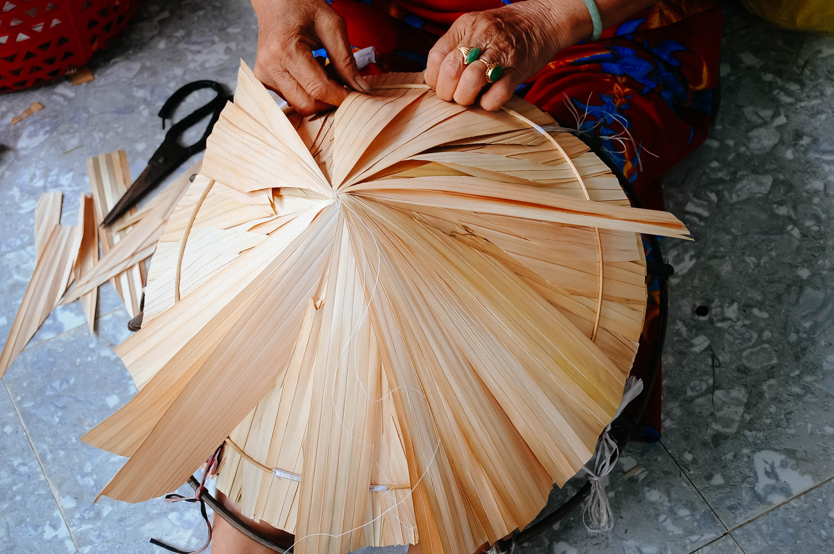Giới trẻ thỏa sức trải nghiệm các làng nghề truyền thống Hà Nội - 4
