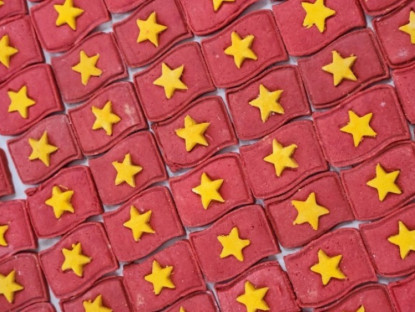 Ẩm thực - Cách làm cookie cờ đỏ sao vàng, món quà tặng ý nghĩa dịp Quốc khánh 2/9
