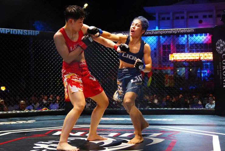 Mỹ nhân MMA làm điên đảo "cõi mạng": Hoàng Hằng đánh gã xăm trổ, cô giáo tranh đai vô địch - 2