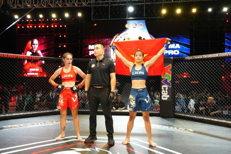 Mỹ nhân MMA làm điên đảo "cõi mạng": Hoàng Hằng đánh gã xăm trổ, cô giáo tranh đai vô địch - 3