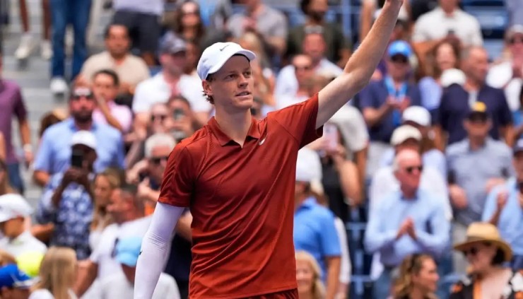 Sinner "đánh như máy" ở US Open, nói về việc Alcaraz bất ngờ "xuống tóc" - 1