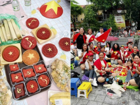 Nhóm người mang gà luộc, bánh trung thu đi xem sơ duyệt diễu binh 2/9