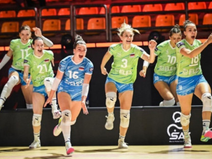 Thể thao - ĐT bóng chuyền nữ Slovenia lách khe cửa hẹp vào vòng 1/8, lập kỳ tích giải thế giới
