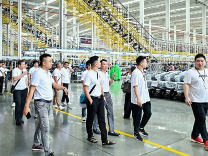 Thông tin doanh nghiệp - Đại lý phân phối POWELLDD Việt Nam tham quan Nhà máy AIMA Quảng Tây