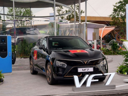 Thông tin doanh nghiệp - VinFast VF 7: “Siêu xe” chinh phục người trẻ bằng cả hiệu suất lẫn chi phí