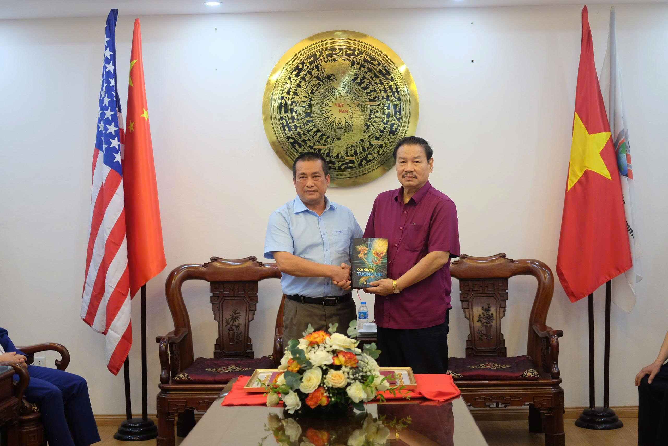 Nhà văn, nhà nghiên cứu Nguyễn Xuân Tuấn vinh dự nhận Bằng khen của Quỹ Hỗ trợ sáng tạo Văn học nghệ thuật Việt Nam - 1