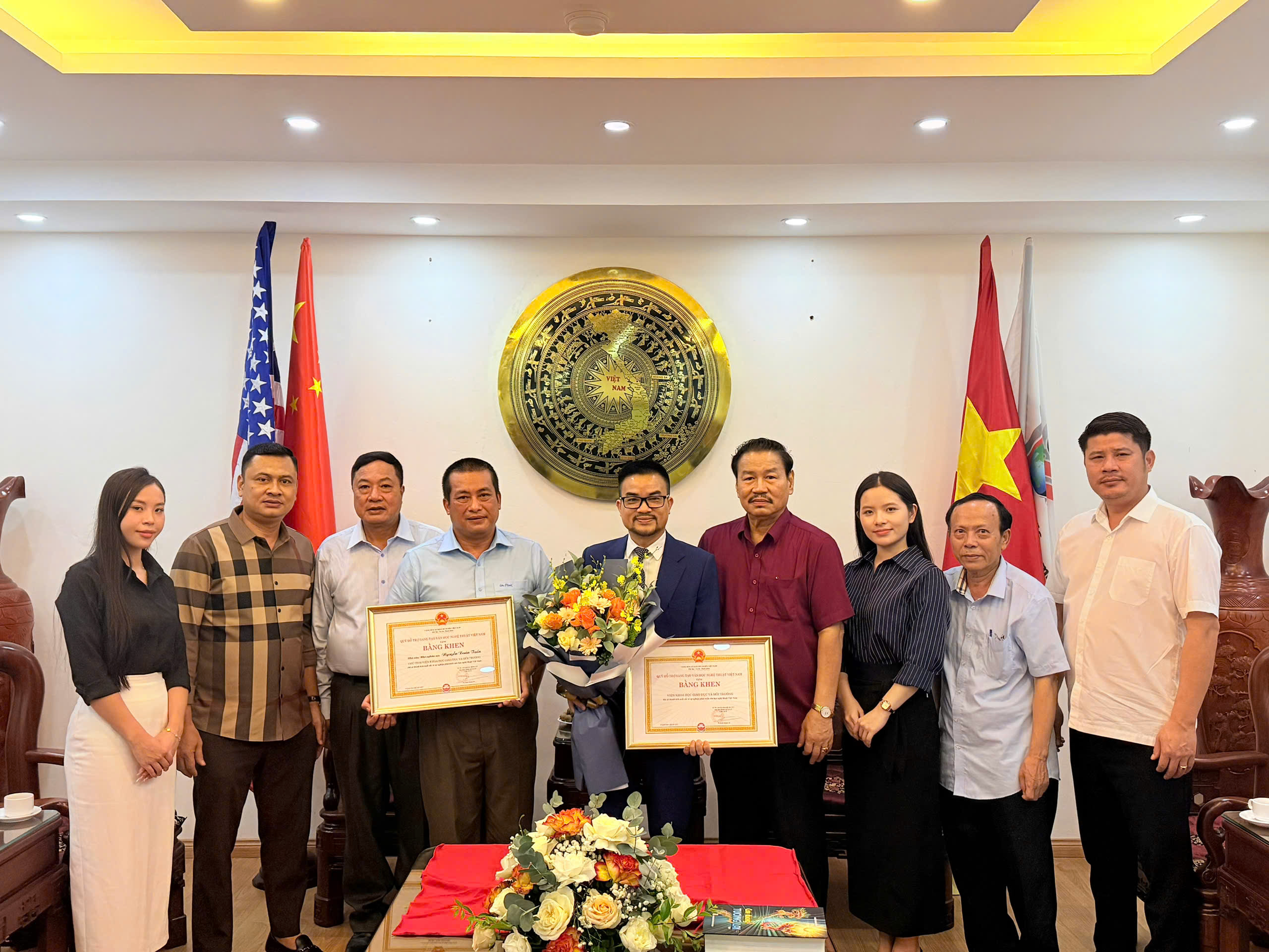 Nhà văn, nhà nghiên cứu Nguyễn Xuân Tuấn vinh dự nhận Bằng khen của Quỹ Hỗ trợ sáng tạo Văn học nghệ thuật Việt Nam - 4
