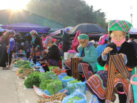Tưng bừng chợ phiên San Thàng trong ngày Tết Độc lập
