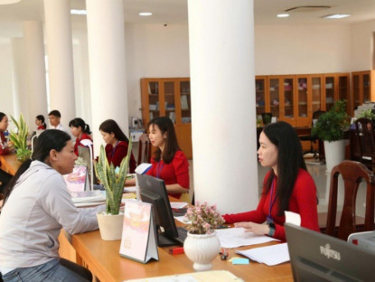 Kinh tế - Kinh tế 24h: Kho bạc làm xuyên lễ để kịp chi quà 100.000 đồng trước 2/9 cho người dân
