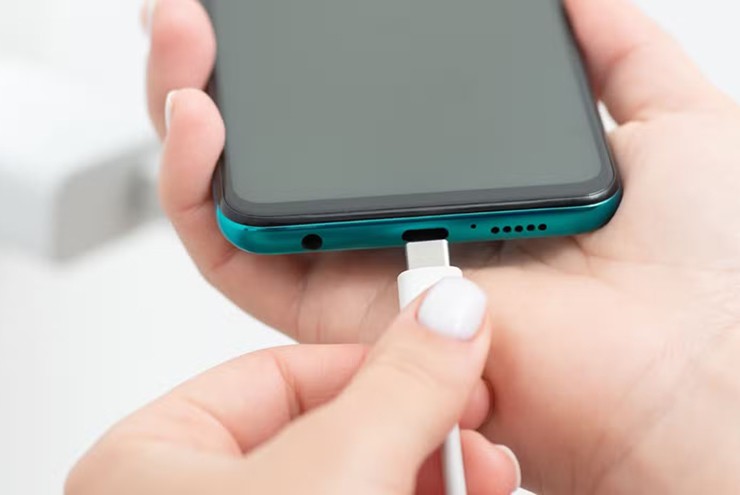 Những rủi ro tiềm ẩn khi sử dụng cổng USB trên Smart TV - 2
