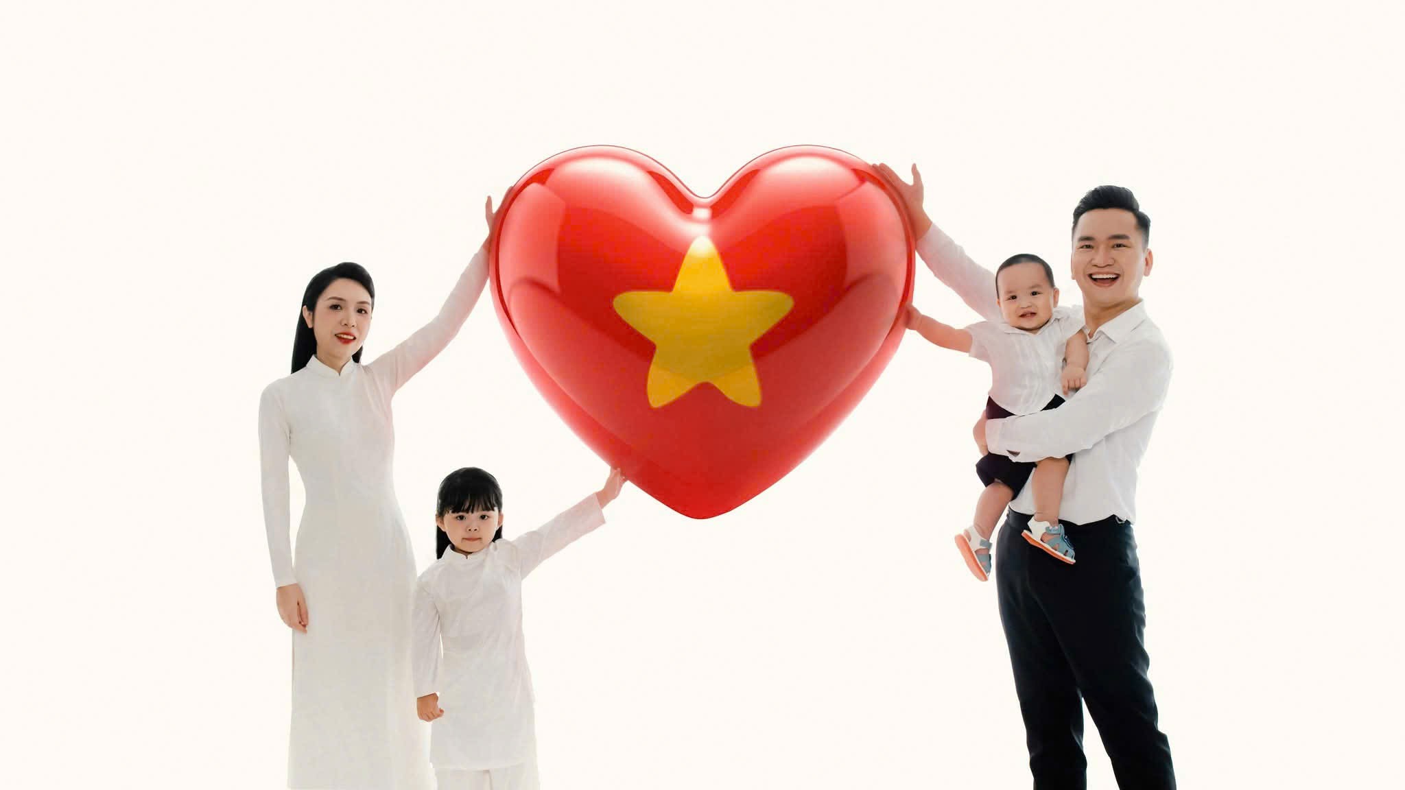 MC Hạnh Phúc chia sẻ bộ hình cảm động bên "bóng hình đất nước" - 7