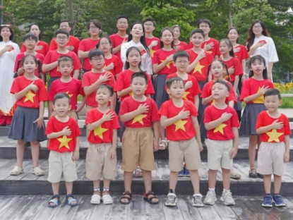 Gia đình - “Việt Nam – Tự hào tiếp bước tương lai” phiên bản tiếng Nhật của nữ tiến sĩ ĐH Hà Nội