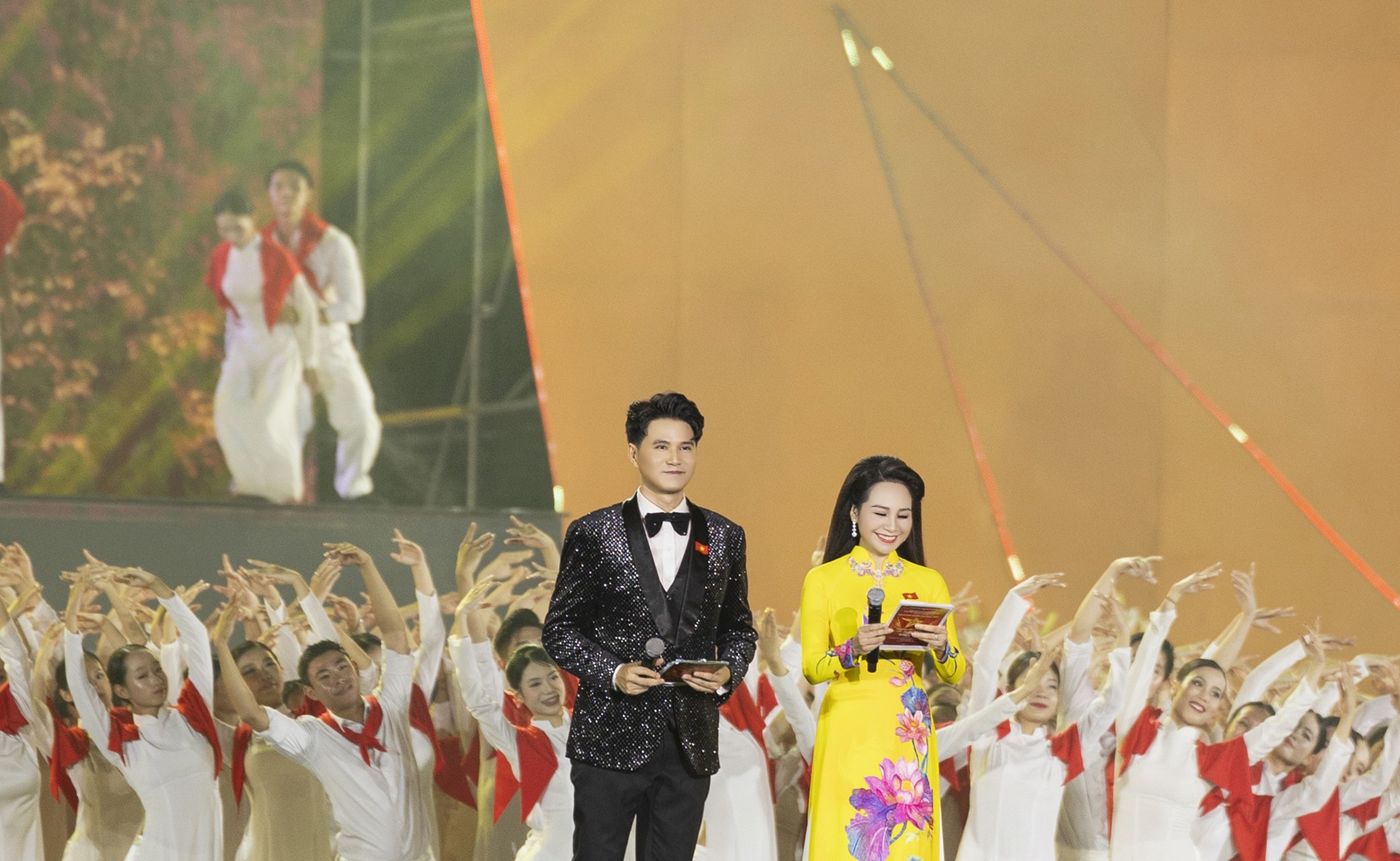 Nam MC dẫn Concert Quốc gia đặc biệt là ai? - 1
