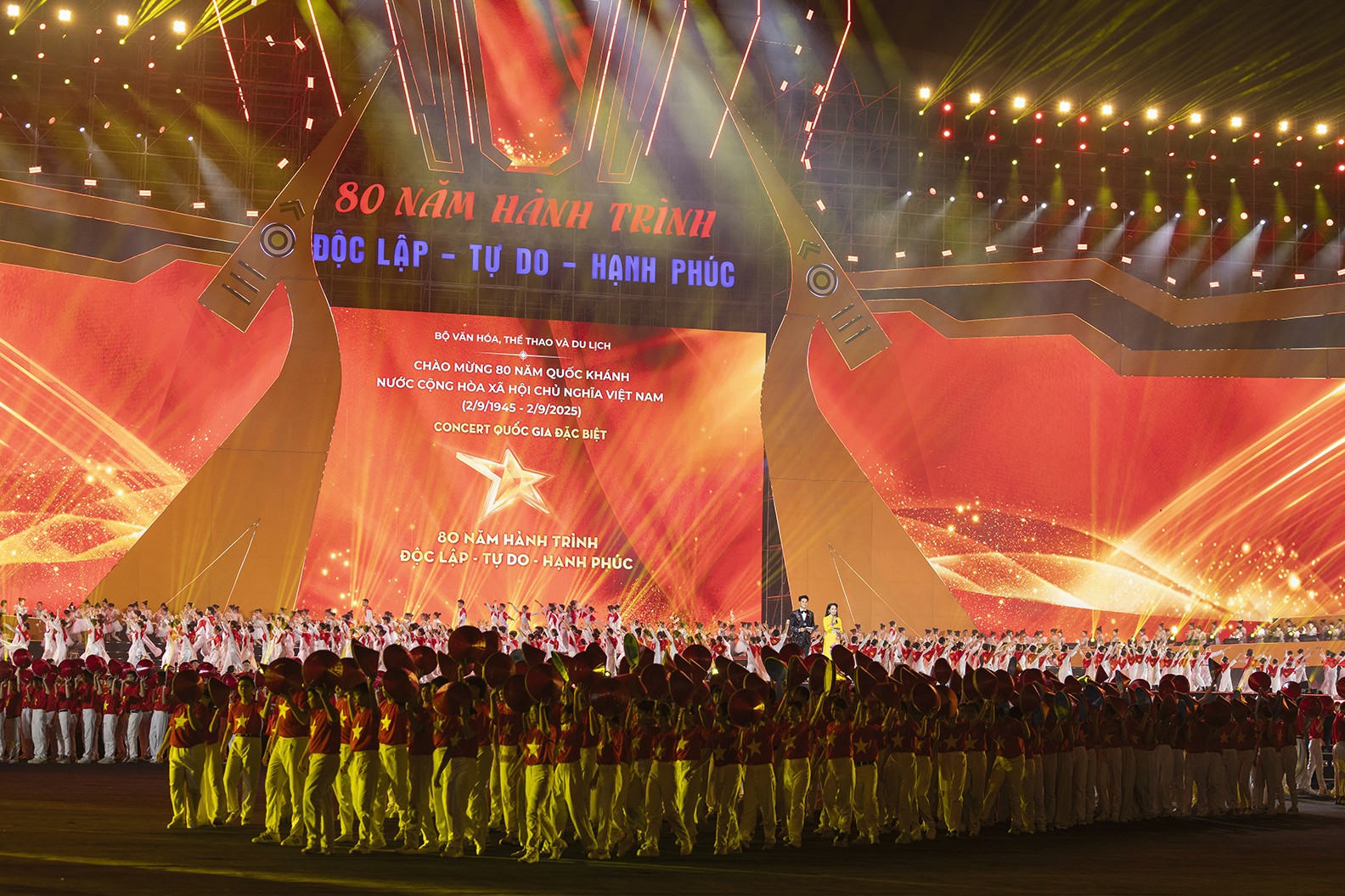 Nam MC dẫn Concert Quốc gia đặc biệt là ai? - 5