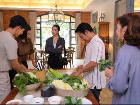 Mẹ mắng tôi bất hiếu, sau khi mở quà Vu Lan của em trai trước họ hàng, bà không dám nhìn ai
