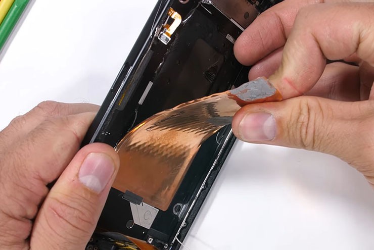 Tự hạ thấp mình, Apple lôi kéo người dùng nâng cấp iPhone mới mỗi năm - 3