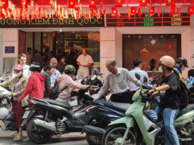 Quý kim tăng giá “điên cuồng”, có 1 tỷ đồng mua vàng hay bạc lãi nhiều hơn?