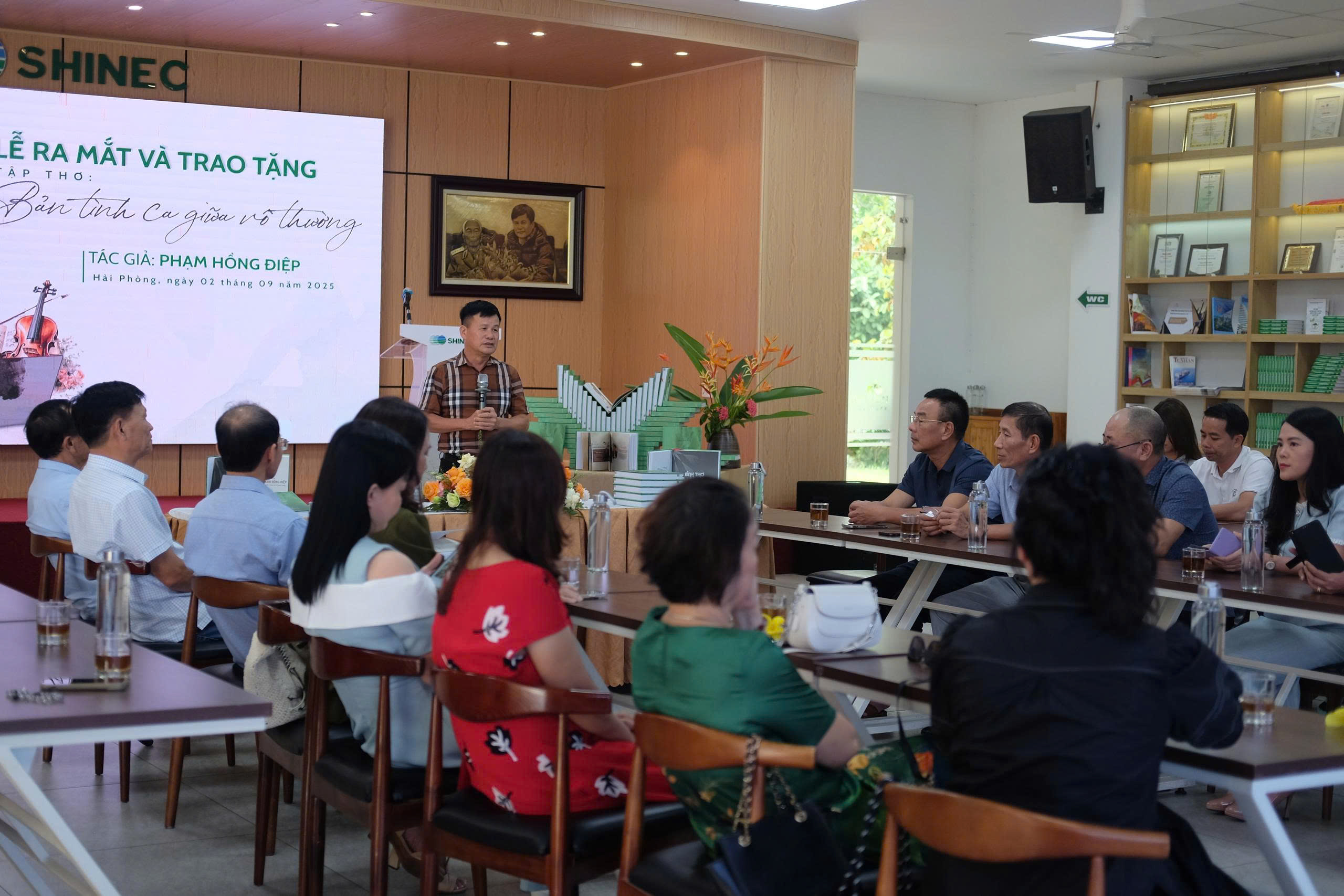 Doanh nhân Phạm Hồng Điệp ra mắt tập thơ - nhạc “Bản tình ca giữa vô thường” - 1