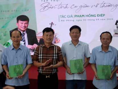 Thơ - Doanh nhân Phạm Hồng Điệp ra mắt tập thơ - nhạc “Bản tình ca giữa vô thường”
