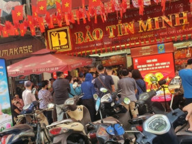 Giá vàng tiếp tục phá đỉnh cao nhất mọi thời đại, động thái bất ngờ của loạt cửa hàng trên phố vàng