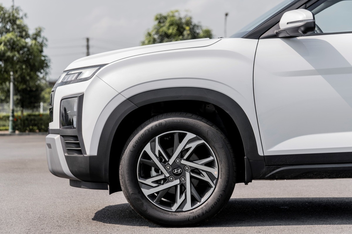 Hyundai Creta phiên bản cao cấp màu trắng mới có mặt tại đại lý - 5