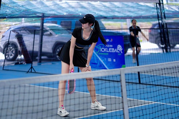 Á hậu Huyền My say sưa tập pickleball, ca sĩ Minh Hằng bị đập vợt trúng mặt - 2