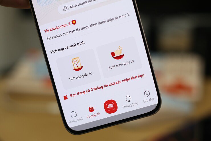 VNeID 2.2.2 trên iOS và Android: Tích hợp thêm hộ chiếu, bằng cấp, học bạ,... - 1
