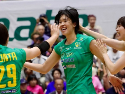 Thể thao - Thanh Thúy ra mắt rực rỡ đội bóng chuyền Nhật Bản, bật cao đập bóng cắm sàn