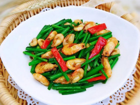 Lá này rẻ bèo nhưng giúp giải độc gan, sáng mắt, đem rang với tôm sông được món cực ngon