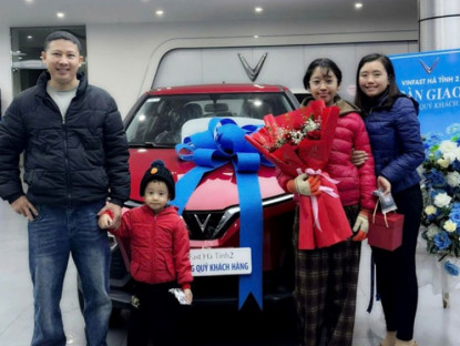 Thông tin doanh nghiệp - Khách Việt đổi từ xe xăng sang VinFast VF 5: “Xe bốc, vợ con hết say xe, chi phí bằng 0”