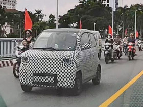 Bộ đôi xe buýt điện và LimoGreen mới của VinFast chạy thử trong lớp ngụy trang