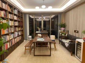 Ngày càng nhiều người bỏ bàn trà trong phòng khách và thay bằng bàn dài, chỉ có thử rồi mới biết "đã" đến mức nào!