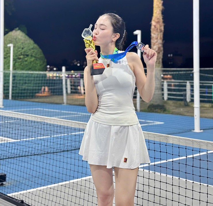 Á hậu Huyền My chấn thương vì pickleball, hoa khôi Đặng Yến khoe danh hiệu - 3