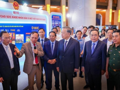 Thông tin doanh nghiệp - Bệnh viện Đa khoa Tâm Anh vinh dự giới thiệu dàn Robot AI tại triển lãm Thành tựu Y tế nổi bật ở tòa nhà Quốc hội