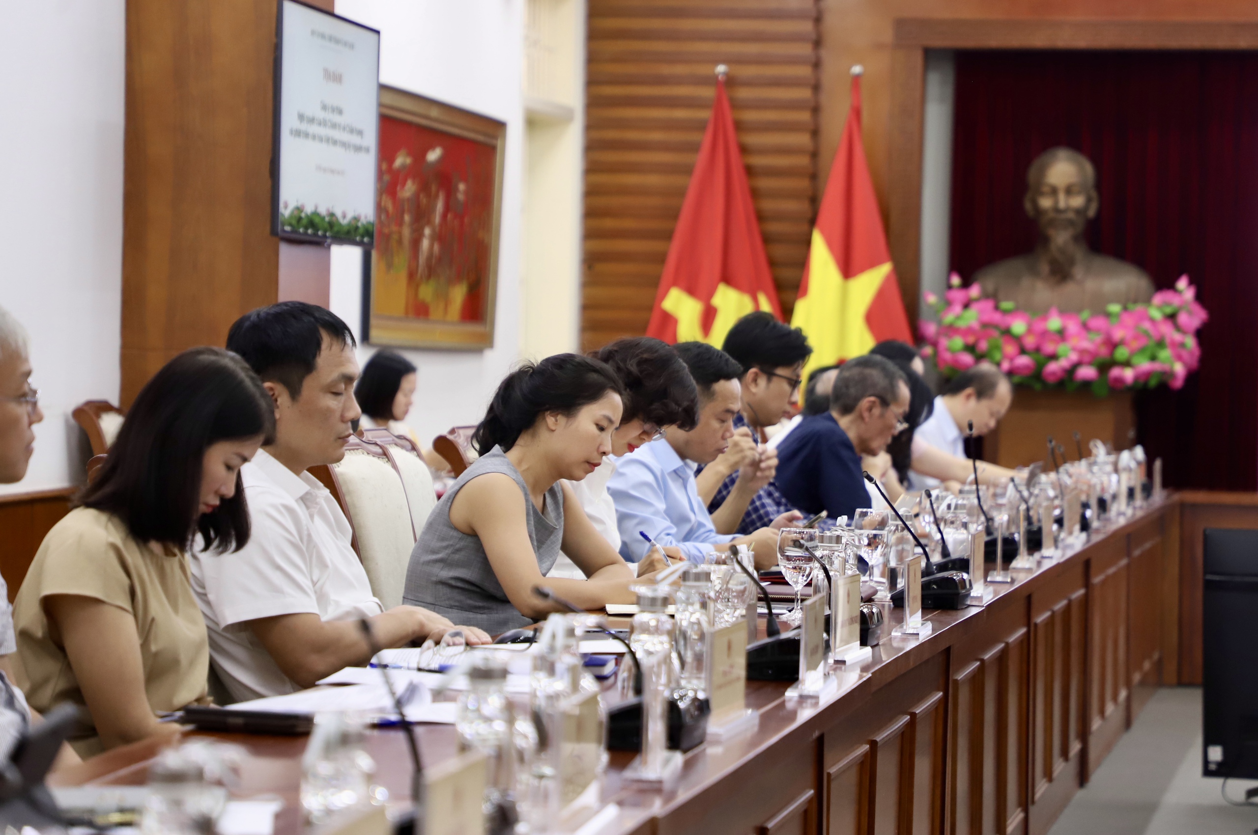 Thứ trưởng Thường trực Lê Hải Bình chủ trì Tọa đàm xây dựng dự thảo Nghị quyết của Bộ Chính trị về Chấn hưng và phát triển văn hóa Việt Nam trong kỷ nguyên mới - 5