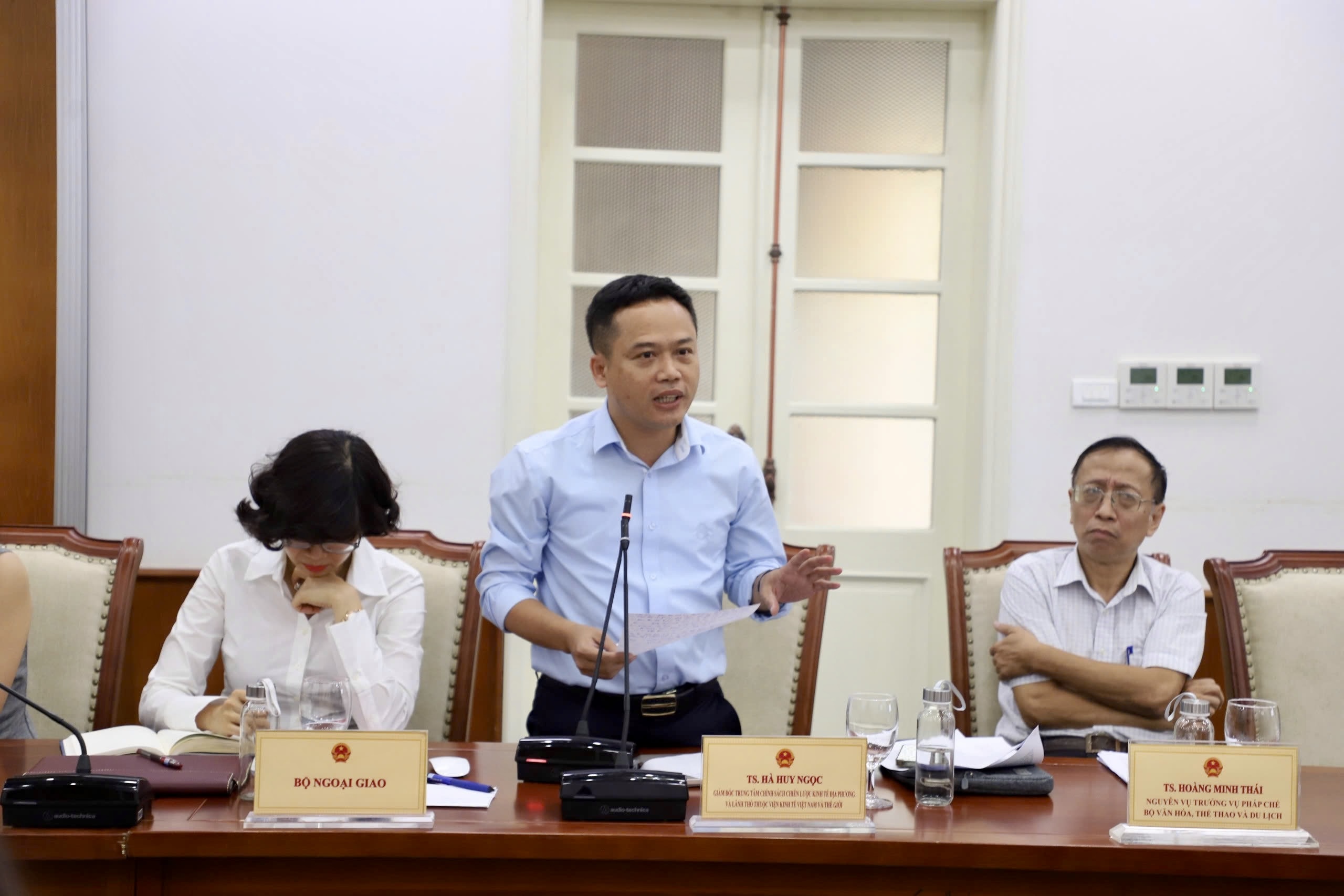 Thứ trưởng Thường trực Lê Hải Bình chủ trì Tọa đàm xây dựng dự thảo Nghị quyết của Bộ Chính trị về Chấn hưng và phát triển văn hóa Việt Nam trong kỷ nguyên mới - 10