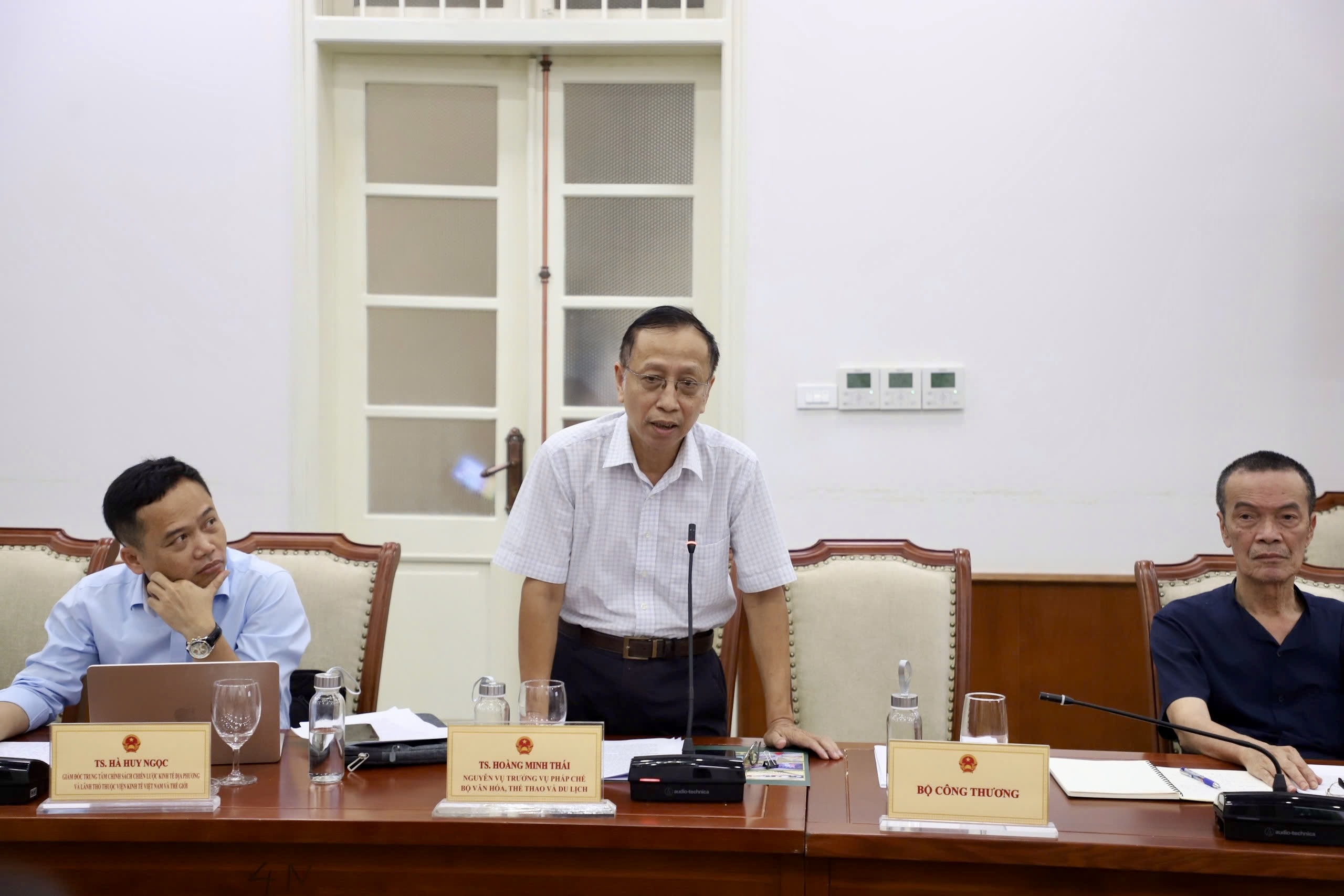 Thứ trưởng Thường trực Lê Hải Bình chủ trì Tọa đàm xây dựng dự thảo Nghị quyết của Bộ Chính trị về Chấn hưng và phát triển văn hóa Việt Nam trong kỷ nguyên mới - 11