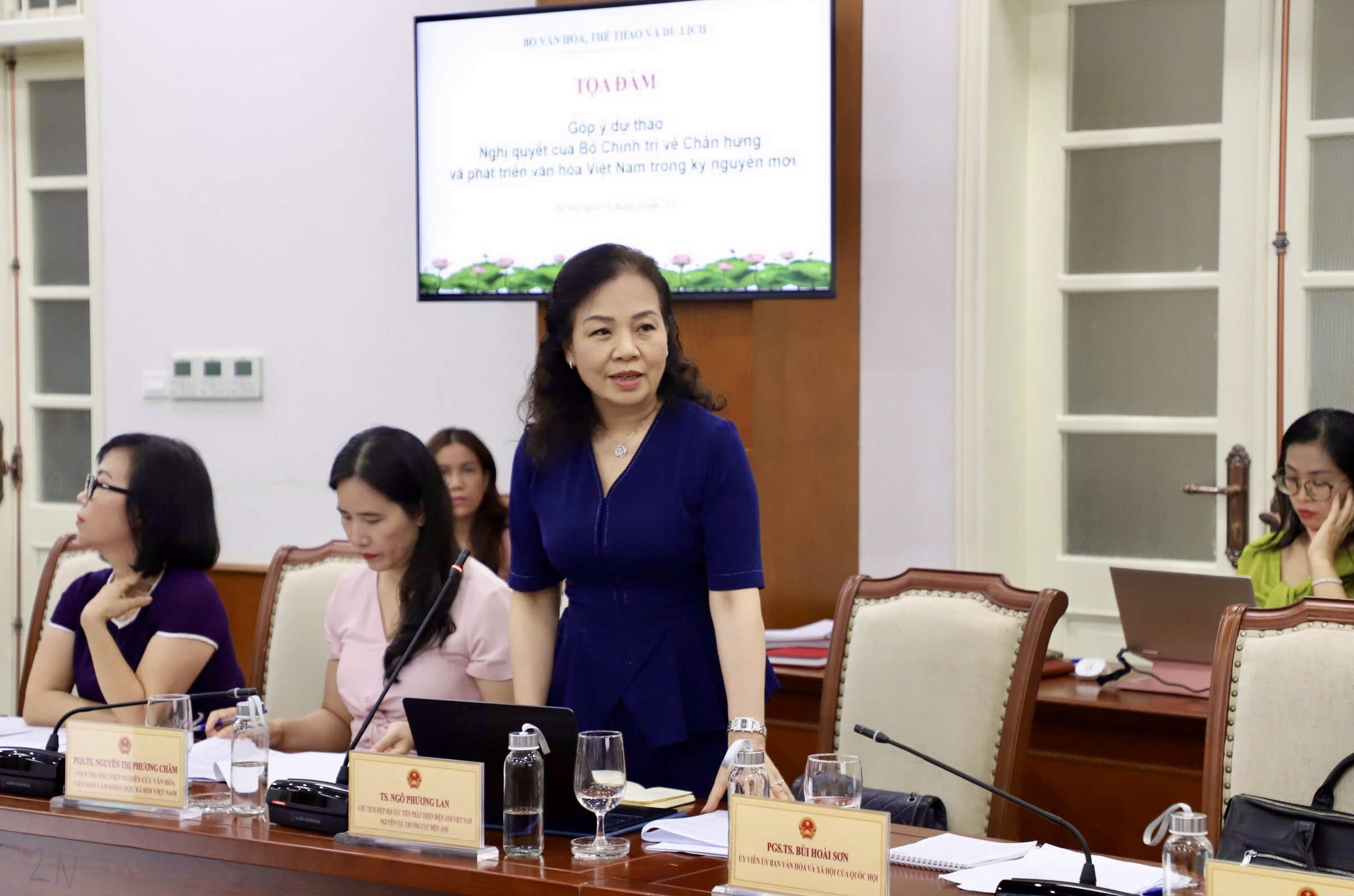 Thứ trưởng Thường trực Lê Hải Bình chủ trì Tọa đàm xây dựng dự thảo Nghị quyết của Bộ Chính trị về Chấn hưng và phát triển văn hóa Việt Nam trong kỷ nguyên mới - 7