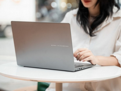 Thông tin doanh nghiệp - Cách ASUS đồng hành mùa tựu trường “Nhẹ gánh học – chơi”  cùng Chi Xê và gamer Sang Traan