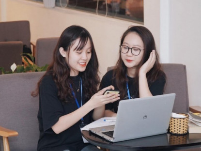 Công nghệ - iPhone 17 Pro Max &quot;ngốn&quot; mấy tháng lương của dân văn phòng?