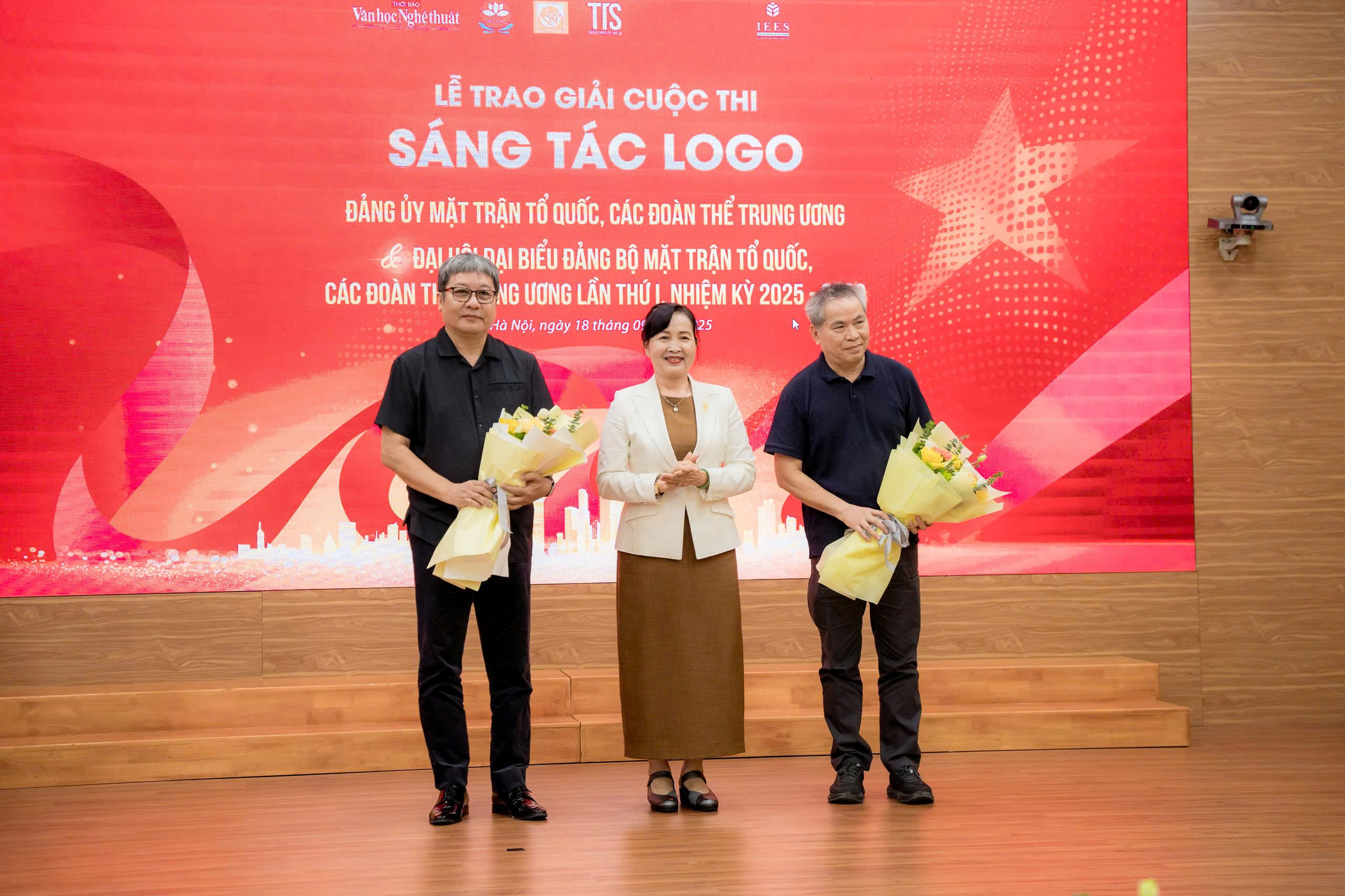 Trao giải Cuộc thi sáng tác Logo Đảng ủy và Logo Đại hội Đảng bộ Mặt trận Tổ quốc, các đoàn thể Trung ương lần thứ I - 2