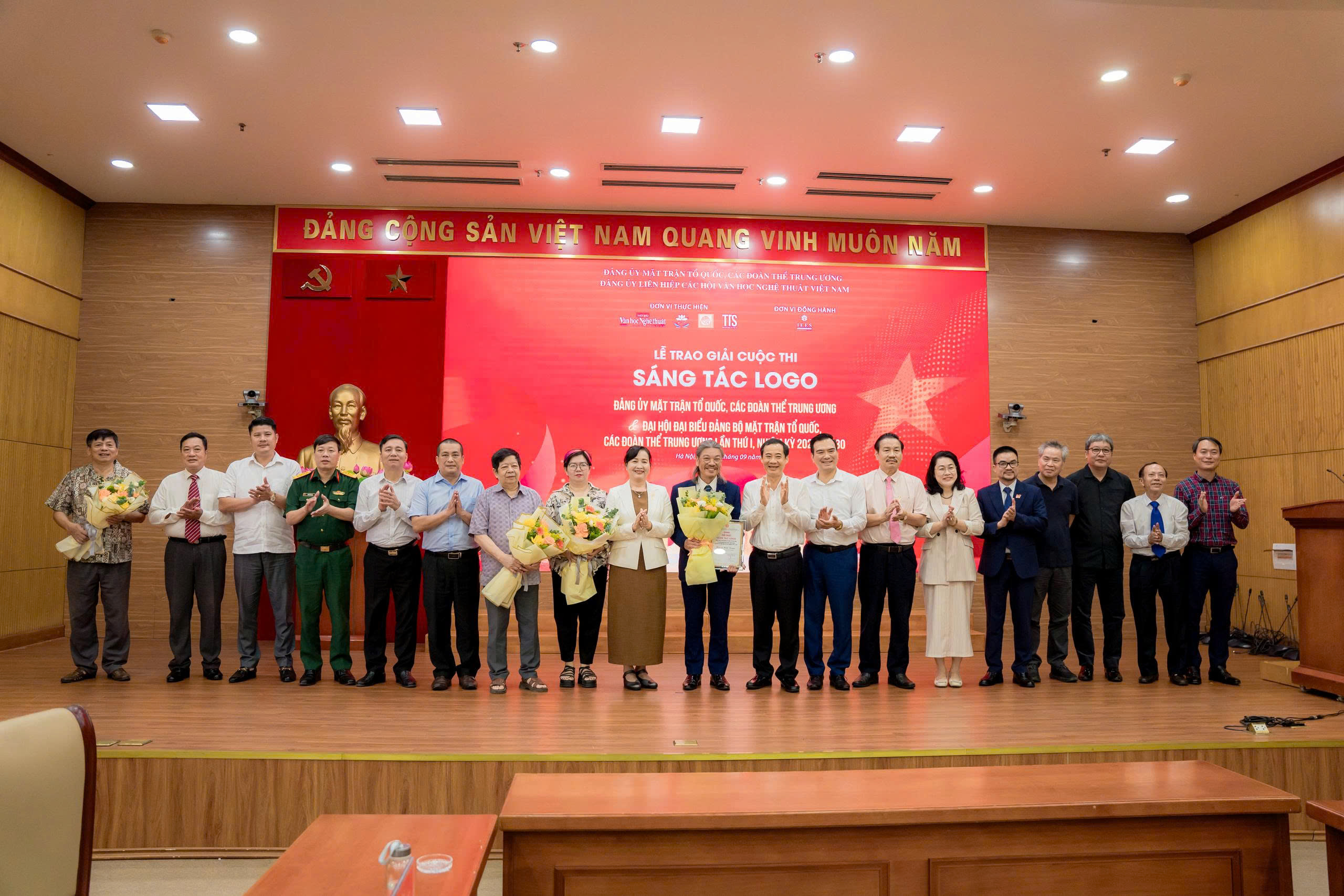 Trao giải Cuộc thi sáng tác Logo Đảng ủy và Logo Đại hội Đảng bộ Mặt trận Tổ quốc, các đoàn thể Trung ương lần thứ I - 7