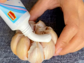 Mẹ chồng bôi kem đánh răng lên tỏi rồi đặt trong bếp và phòng tắm, 3 ngày sau tôi cảm ơn bà