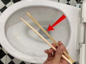 Tại sao nên đặt một đôi đũa trong bồn cầu? Đây là lý do