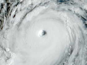 Siêu bão Ragasa gió giật cực đại 324 km/h, càn quét dữ dội Philippines